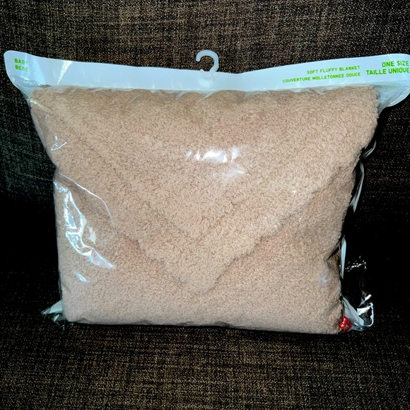 🆕 Uniqlo Soft Fluffy Blanket in Brown - Picture 1 of 5